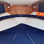 6 Person In Averoy-by Traum *